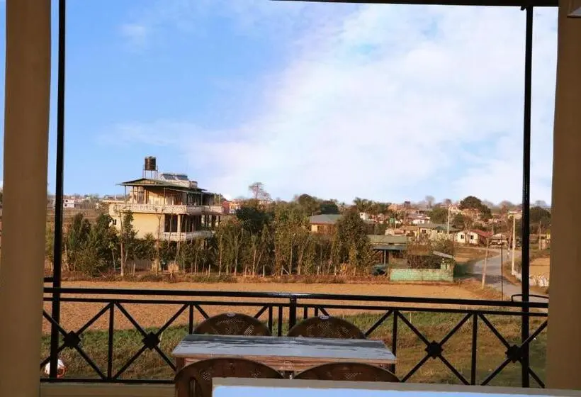 اتاق خانوادگی, National Park Sauraha  Homely Stay And Peaceful Location With Jungle Safari Arrangements