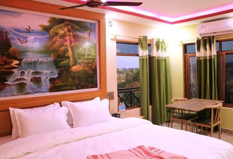 سوئیت با بالکن, National Park Sauraha  Homely Stay And Peaceful Location With Jungle Safari Arrangements