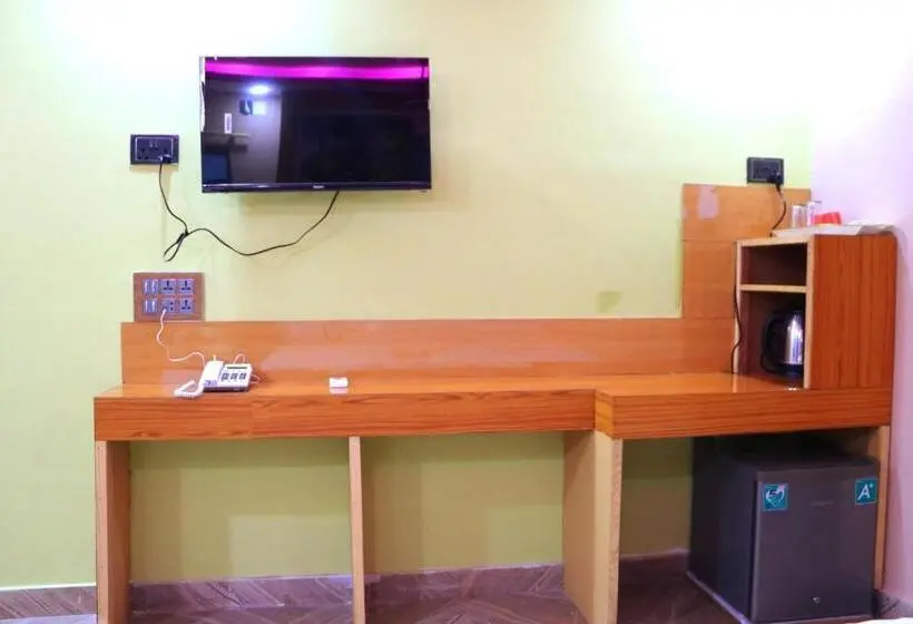 سوئیت با بالکن, National Park Sauraha  Homely Stay And Peaceful Location With Jungle Safari Arrangements
