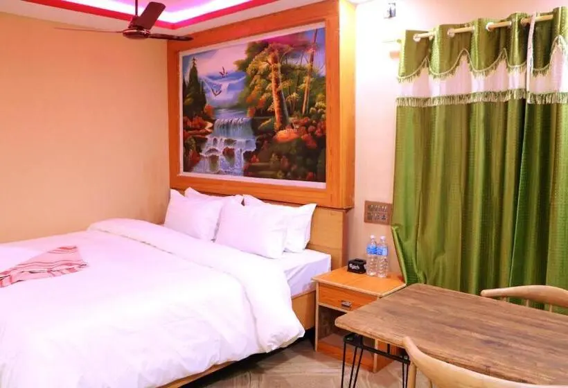 سوئیت با بالکن, National Park Sauraha  Homely Stay And Peaceful Location With Jungle Safari Arrangements