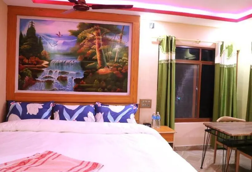 سوئیت با بالکن, National Park Sauraha  Homely Stay And Peaceful Location With Jungle Safari Arrangements