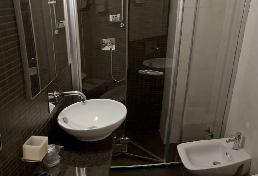 חדר יחיד קלאסי, Santiago