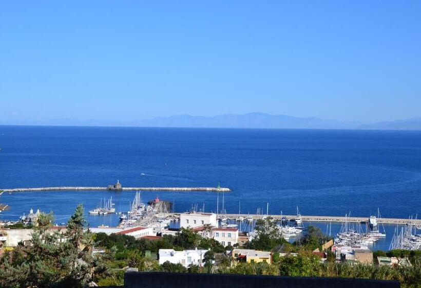 חדר דלוקס עם מרפסת נוף לים, Terra Murata Boutique B&b