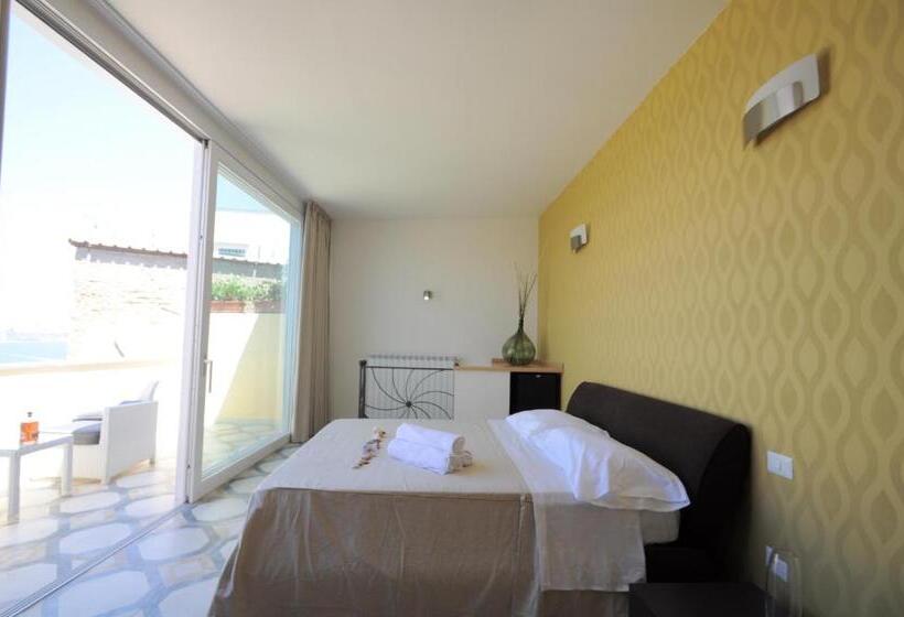 Tengerre Néző Deluxe Szoba Erkéllyel, Terra Murata Boutique B&b