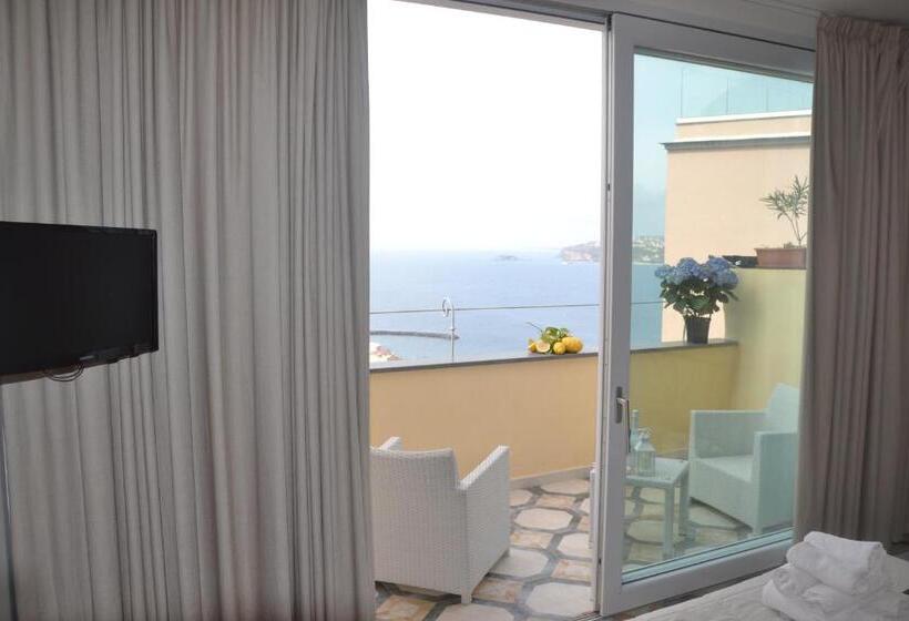 חדר דלוקס עם מרפסת נוף לים, Terra Murata Boutique B&b