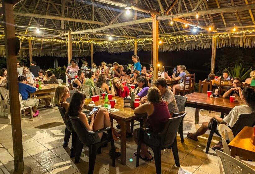 بانگلوی استاندارد با چشم‌انداز دریا, Corcovado Adventures