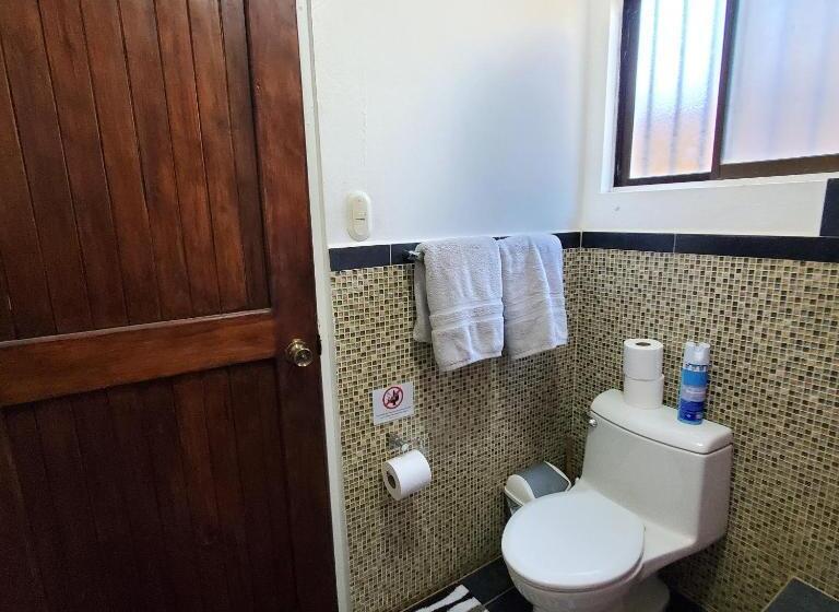 חדר משפחתי, Villa Amarilla