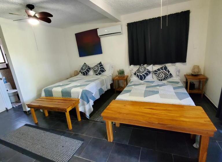 חדר משפחתי, Villa Amarilla