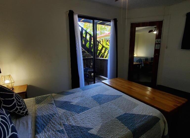 חדר משפחתי, Villa Amarilla