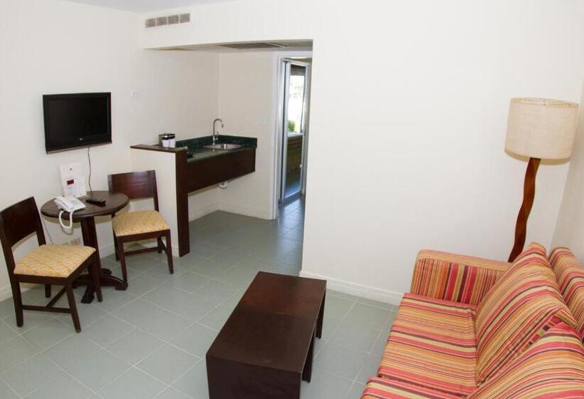 جناح جونيور مطلّ علي حمام السباحة, Fiesta Resort All Inclusive Central Pacific  Costa Rica