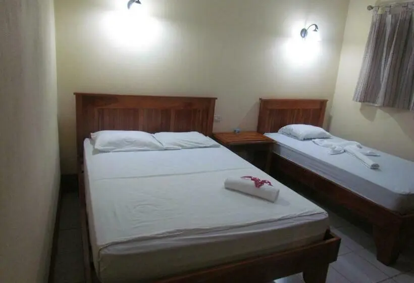 庭の見えるスタンダードトリプルルーム, Casa Moreno Hostel