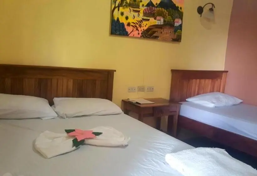 庭の見えるスタンダードトリプルルーム, Casa Moreno Hostel