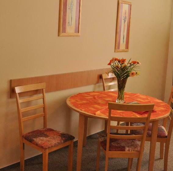 חדר סטנדרט לארבעה, Hostel Děčín