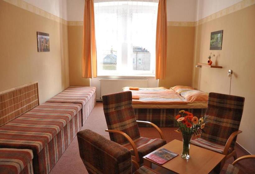 חדר משפחתי חדר אמבטיה משותף, Hostel Děčín