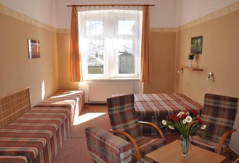 חדר משפחתי חדר אמבטיה משותף, Hostel Děčín