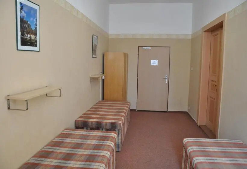 バスルーム共有のトリプルスタンダード, Hostel Děčín