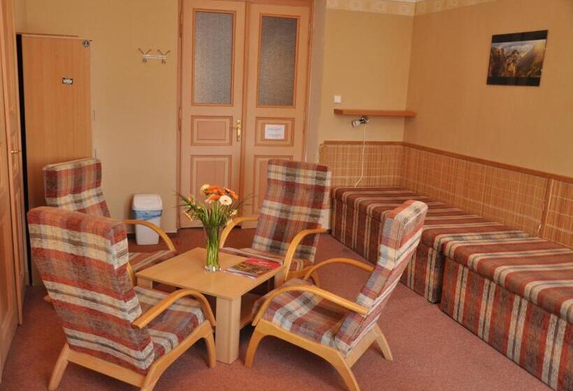 חדר משפחתי חדר אמבטיה משותף, Hostel Děčín