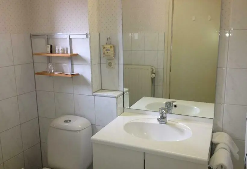 Standard Yhden Hengen Huone, Brull