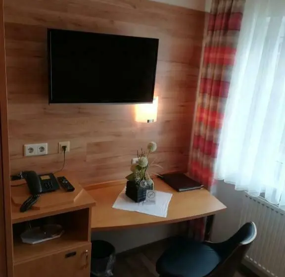 Standard Yhden Hengen Huone, Harbauer