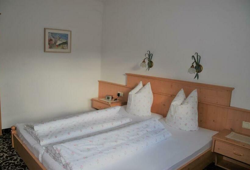 شقة غرفتين, Haus Gstrein