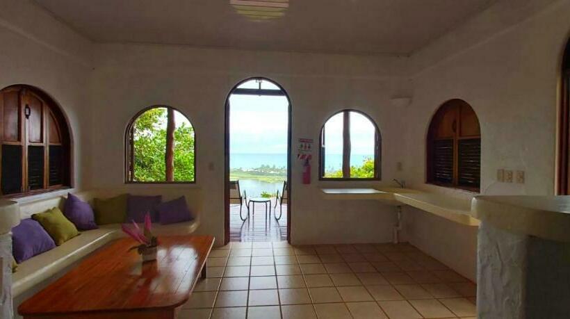 بنجلو قياسى, Lagunavista Villas