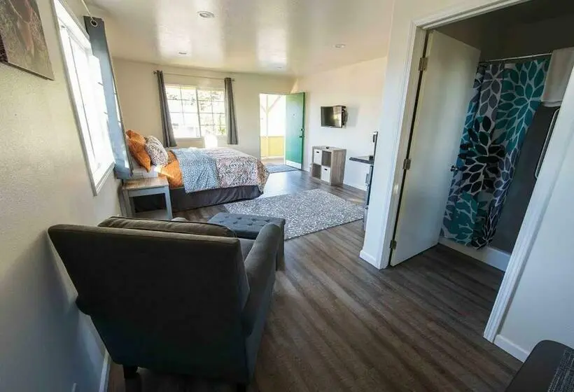 キングサイズベッドのデラックスルーム, Pacific City Inn