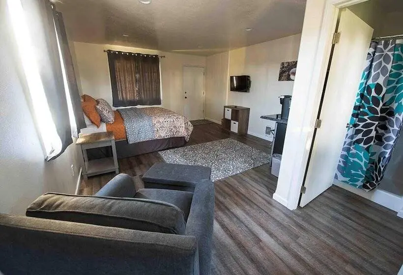 キングサイズベッドのデラックスルーム, Pacific City Inn