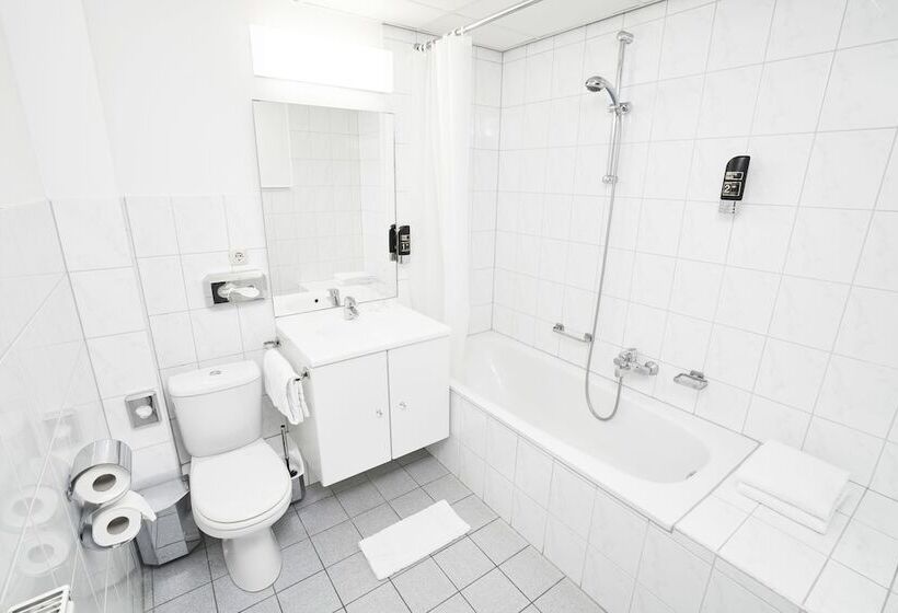 شقة غرفة واحدة, Brull