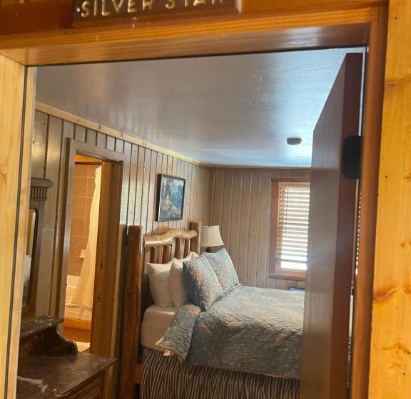 سوییت خانوادگی, Silver Fork Lodge & Restaurant