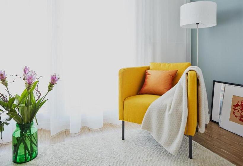 Quarto executivo, The Flag München M