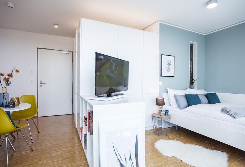 Quarto executivo, The Flag München M