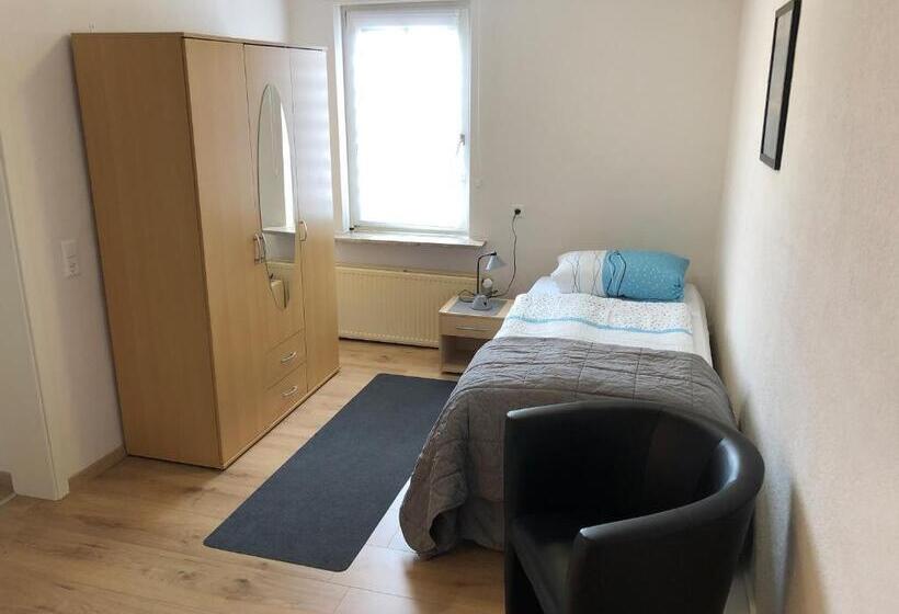 شقة 3 غرف, Zur Post Ochsendorf