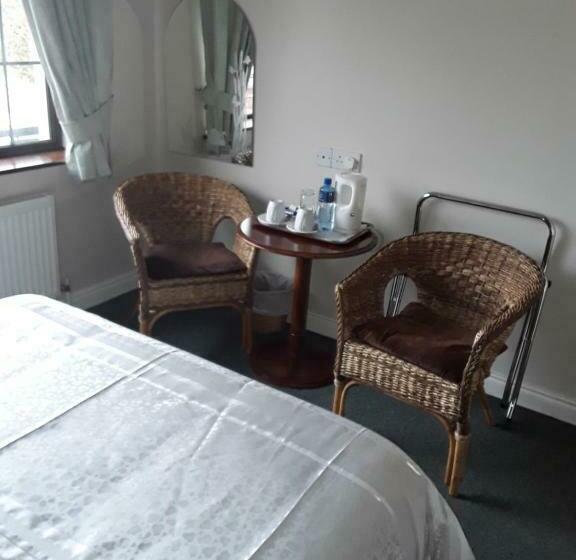 غرفة قياسية, Riverview House