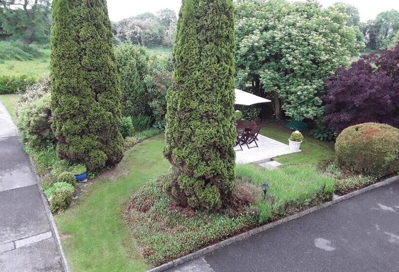 غرفة قياسية, Riverview House