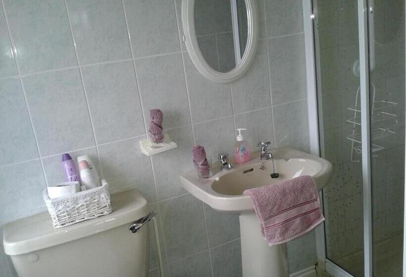 غرفة قياسية, Riverview House