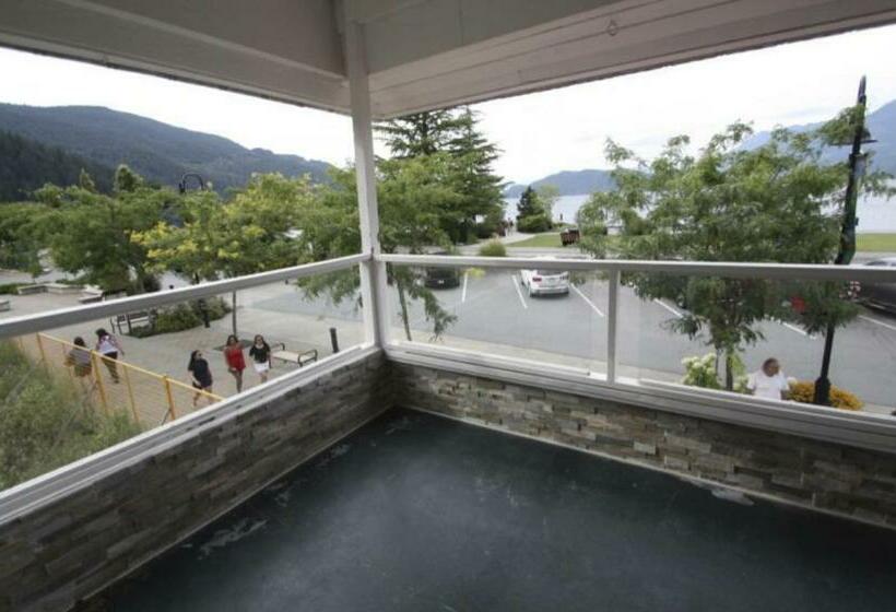 Standard studio with lake view, Harrison Spa Motel