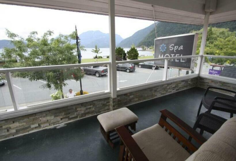 Standard studio with lake view, Harrison Spa Motel