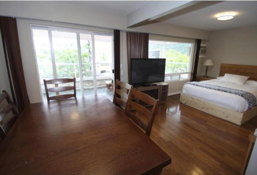 Standard studio with lake view, Harrison Spa Motel