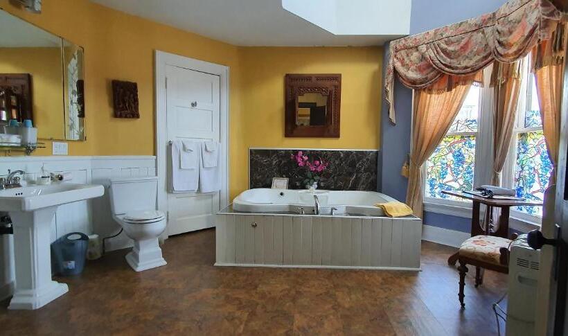 סוויטה עם ג'קוזי, A Night To Remember B & B