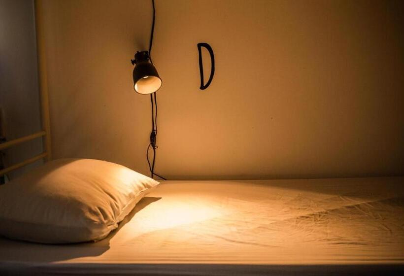 Четырехместный Номер Стандарт, Auberge Saintlo Montréal Hostel