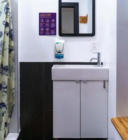 スタンダード４人部屋, Auberge Saintlo Montréal Hostel