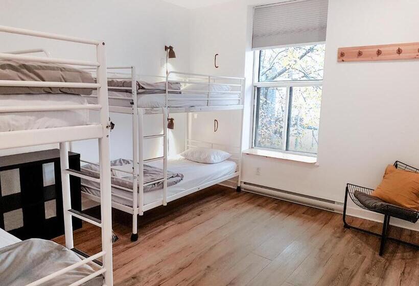 スタンダード４人部屋, Auberge Saintlo Montréal Hostel