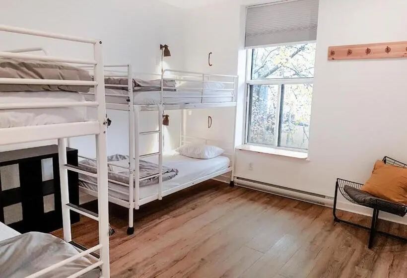 スタンダード４人部屋, Auberge Saintlo Montréal Hostel