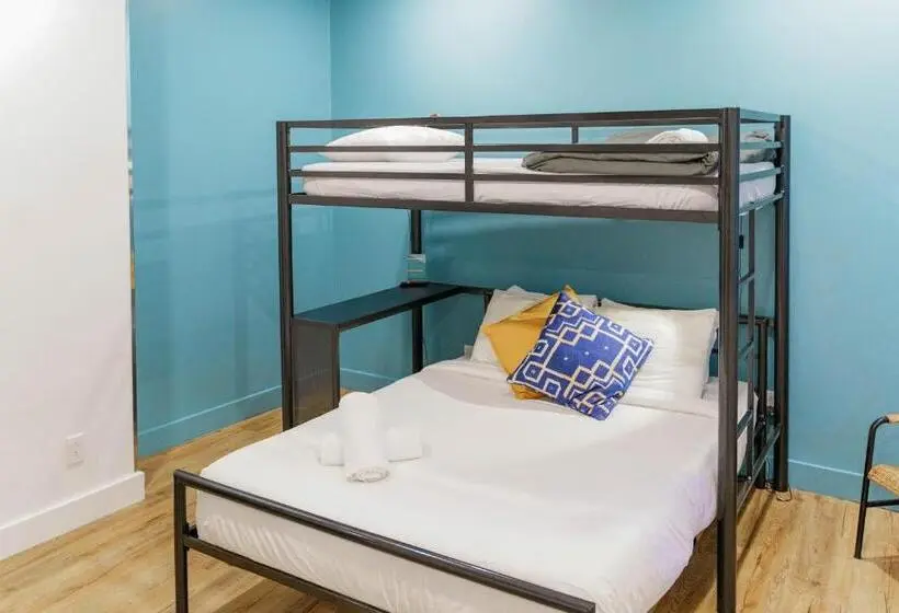 スタンダードトリプルルーム, Auberge Saintlo Montréal Hostel