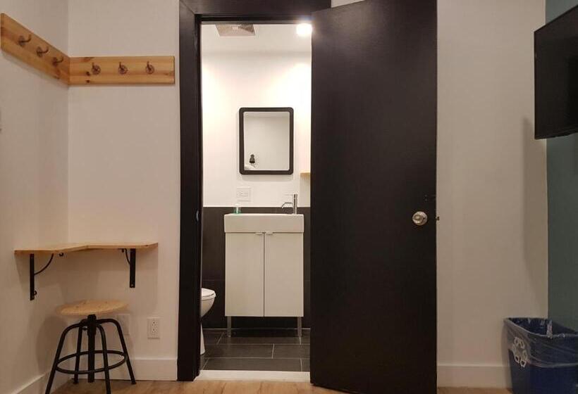 Номер Стандарт Трехместный, Auberge Saintlo Montréal Hostel