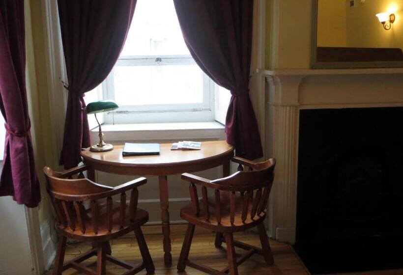 バス共有のスタンダードルーム, Auberge Internationale De Quebec   Hi Canada