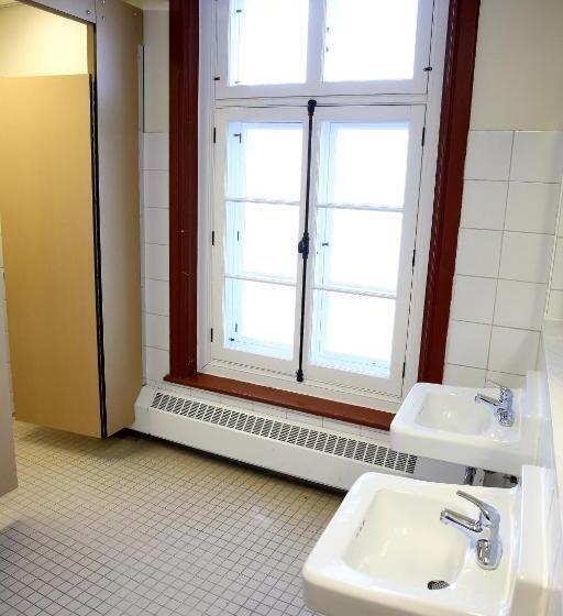 バス共有のスタンダードルーム, Auberge Internationale De Quebec   Hi Canada