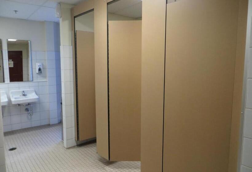 バス共有のスタンダードルーム, Auberge Internationale De Quebec   Hi Canada