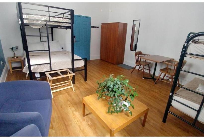 ファミリールーム, Auberge Internationale De Quebec   Hi Canada