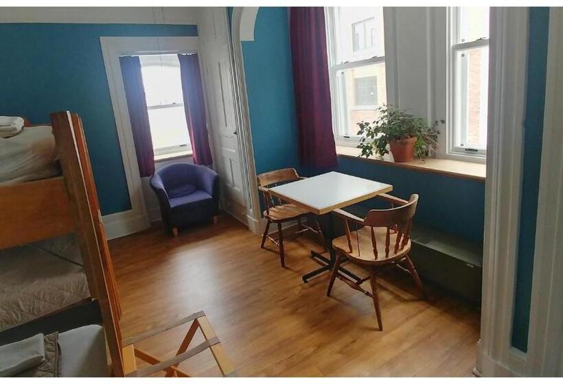 ファミリールーム, Auberge Internationale De Quebec   Hi Canada